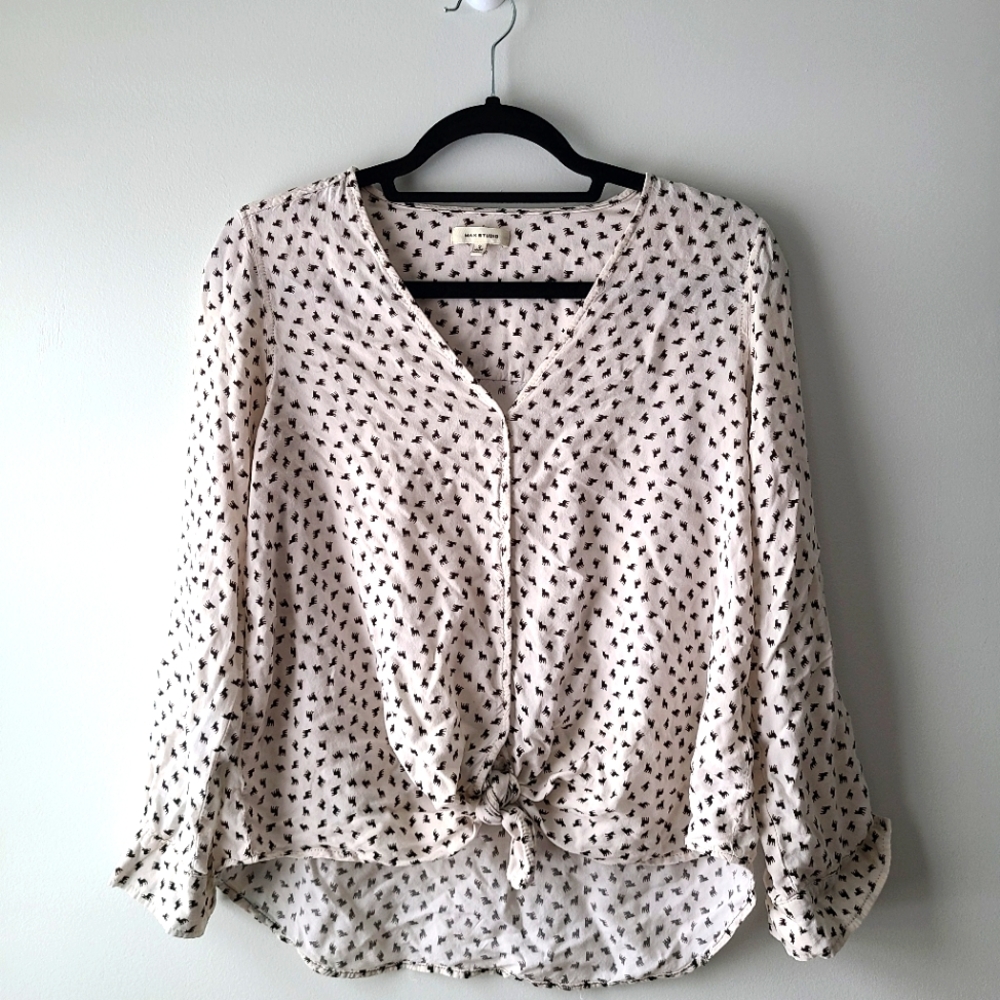 Wrinkled tie in front shirt